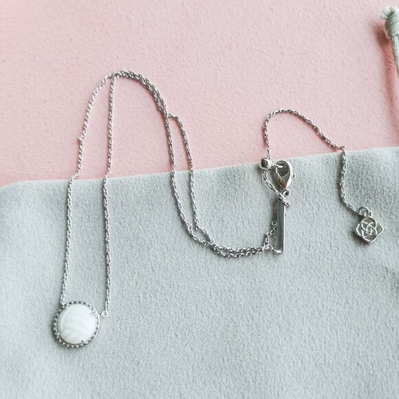 Kendra Scott - Volleyball White Mother-of-Pearl Silver Necklace - Picture 3 of 4